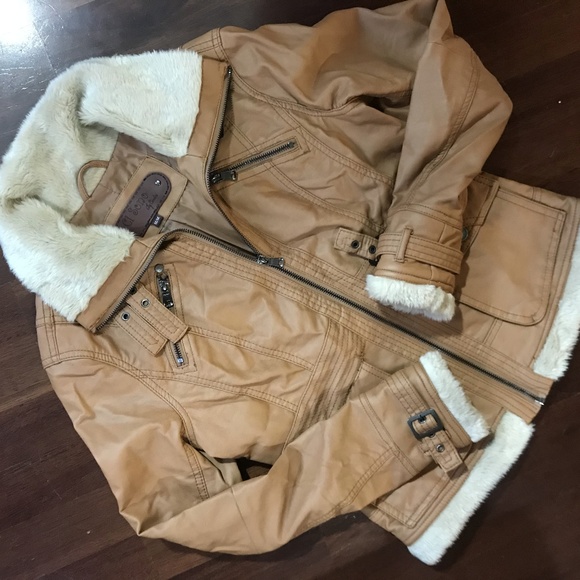 Ci Sono Jackets & Blazers - ✨Faux Fur Bomber Jacket